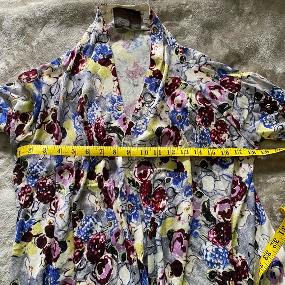 Anthropologie Guinevere waterfall cardigan sweater Sz M cream purple floral - Picture 6 of 10